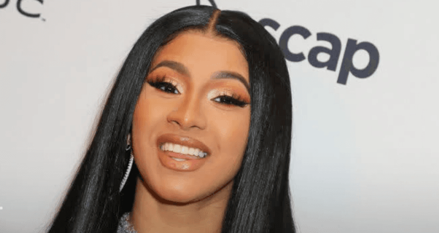 Cardi B anuncia que espera un hijo con el futbolista Stefon Diggs