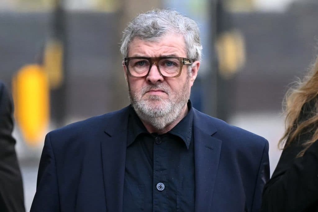 Paul Gallagher, hermano de los músicos de Oasis, se declara no culpable de violación y otros cargos