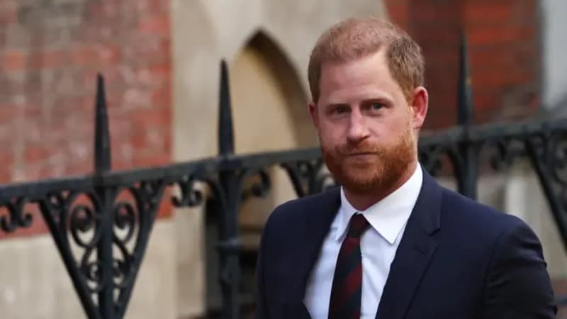 El príncipe Enrique realiza una ofrenda floral en la tumba de su abuela en Windsor