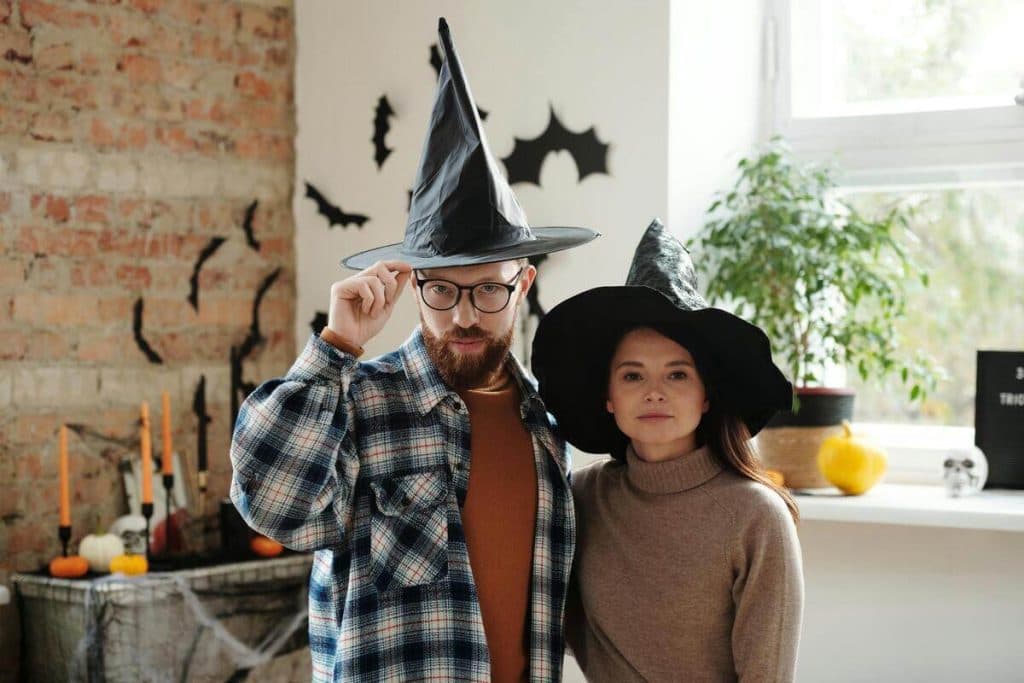 Halloween zodiacal: Tu pareja ideal para una noche romántica y oscura