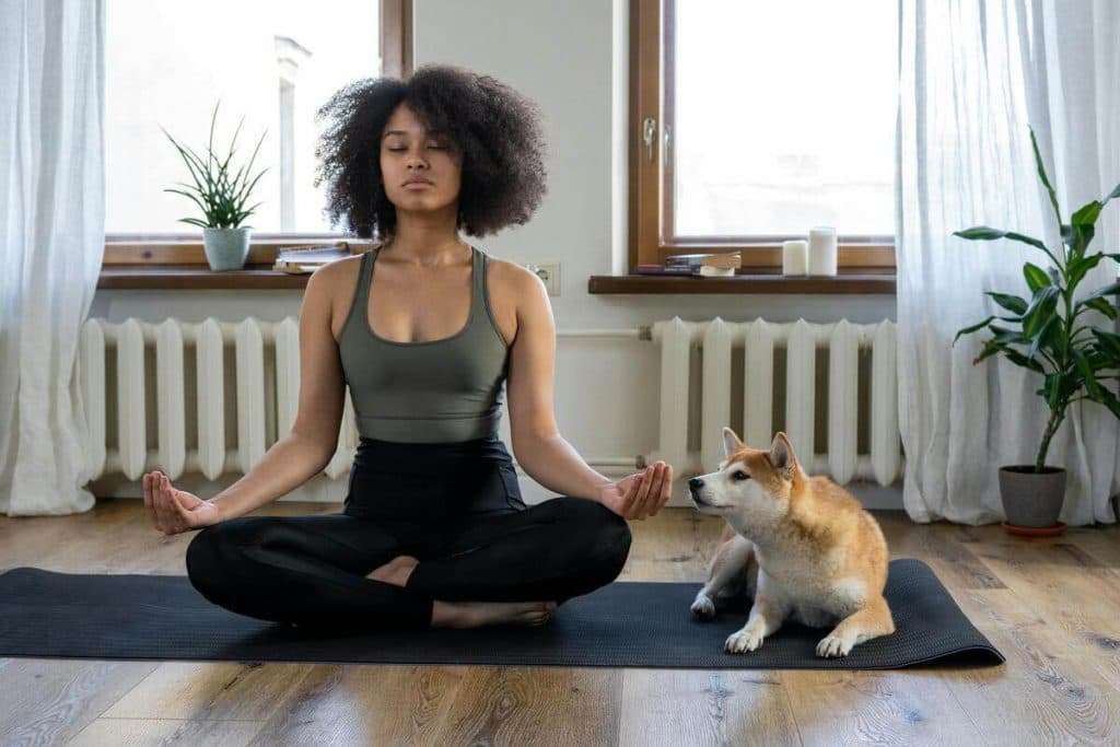 Conoce los beneficios de practicar meditación y yoga