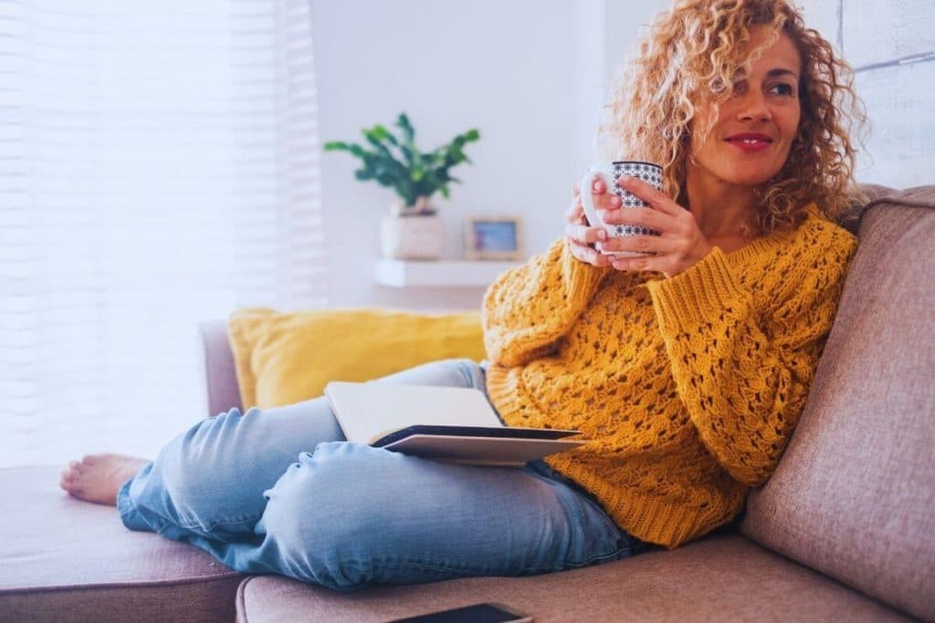 El Rincón Cozy: Ideas integradas para meditación, relajación y lectura en casa