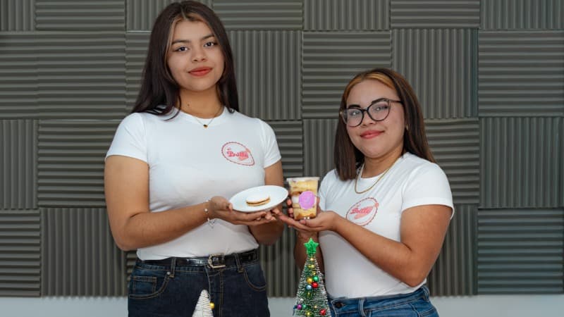 Jóvenes salvadoreñas impulsan Brillé, un emprendimiento de postres con temática navideña
