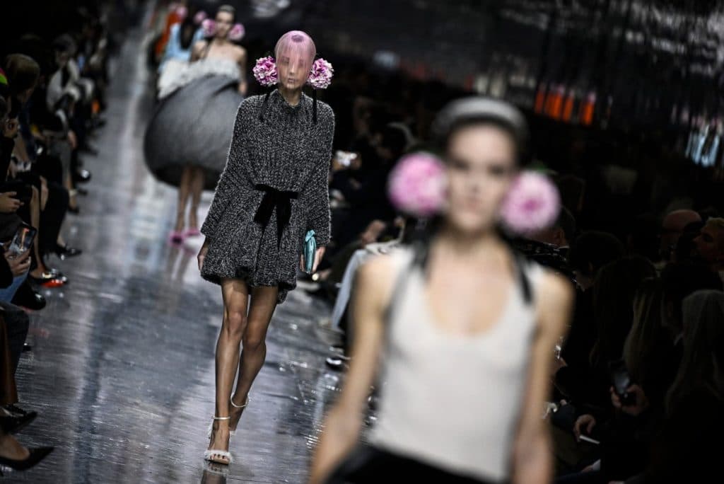 La Semana de la Alta Costura empieza en París marcada por el debut de los creativos de Dior y Chanel
