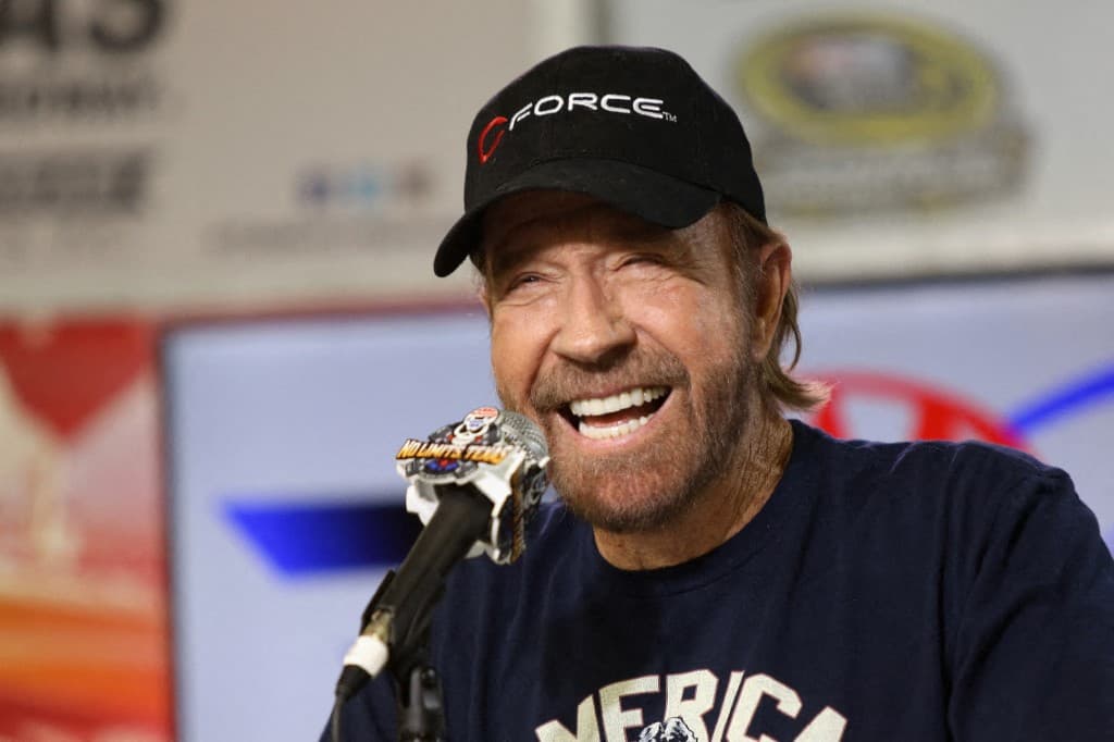 El actor Chuck Norris fue hospitalizado en Hawái