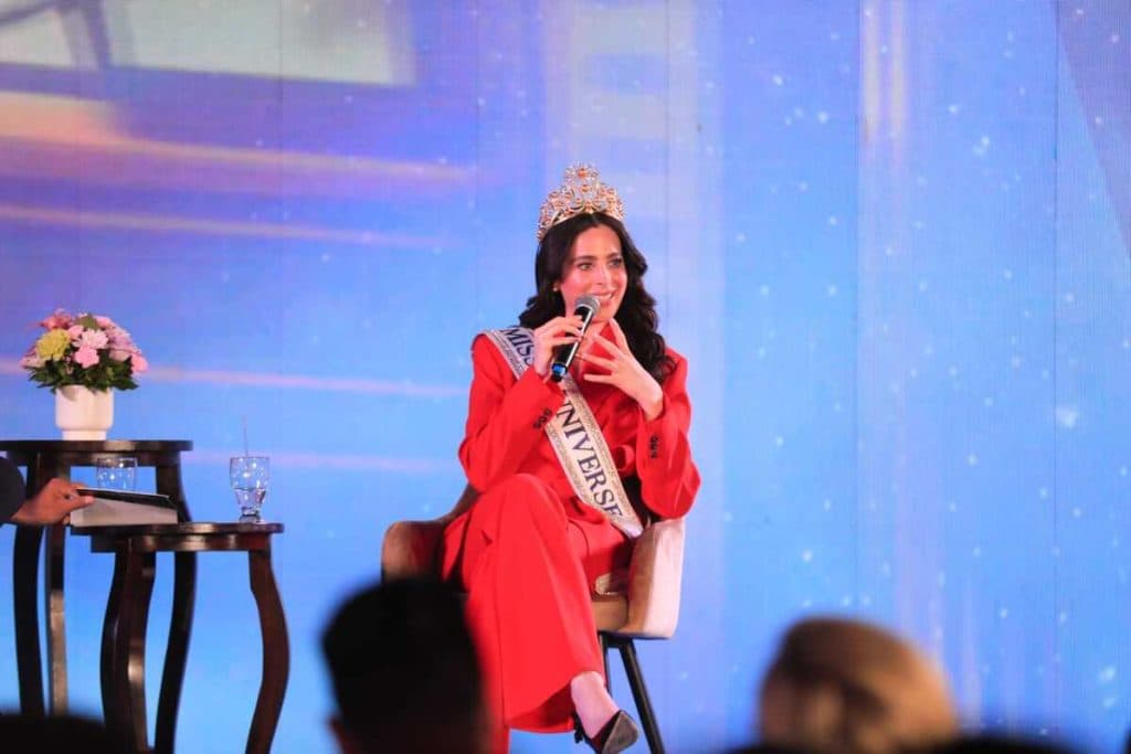 Fátima Bosch alzó su voz en el Foro de «Mujeres que transforman» y recibió llave de la ciudad