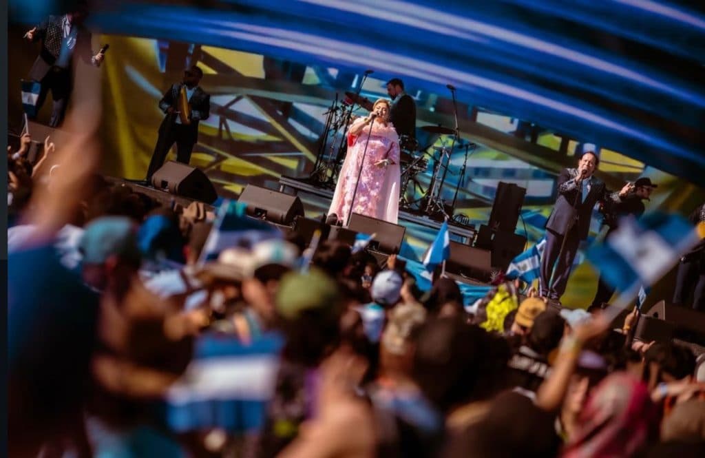 Los Hermanos Flores hacen vibrar Coachella 2026 en su primera presentación