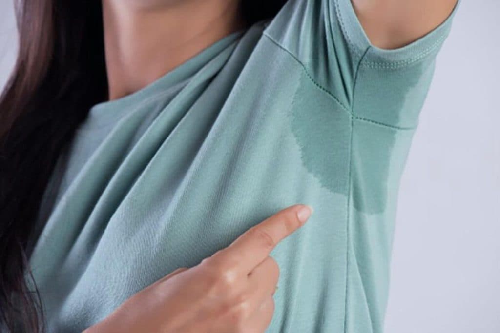 Descubre cómo eliminar manchas de sudor y desodorante en tu ropa