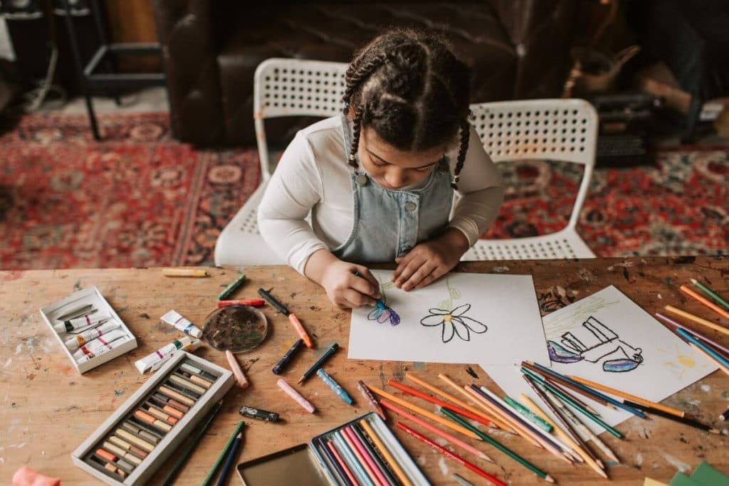Ideas creativas para decorar tu hogar con los dibujos de tus hijos