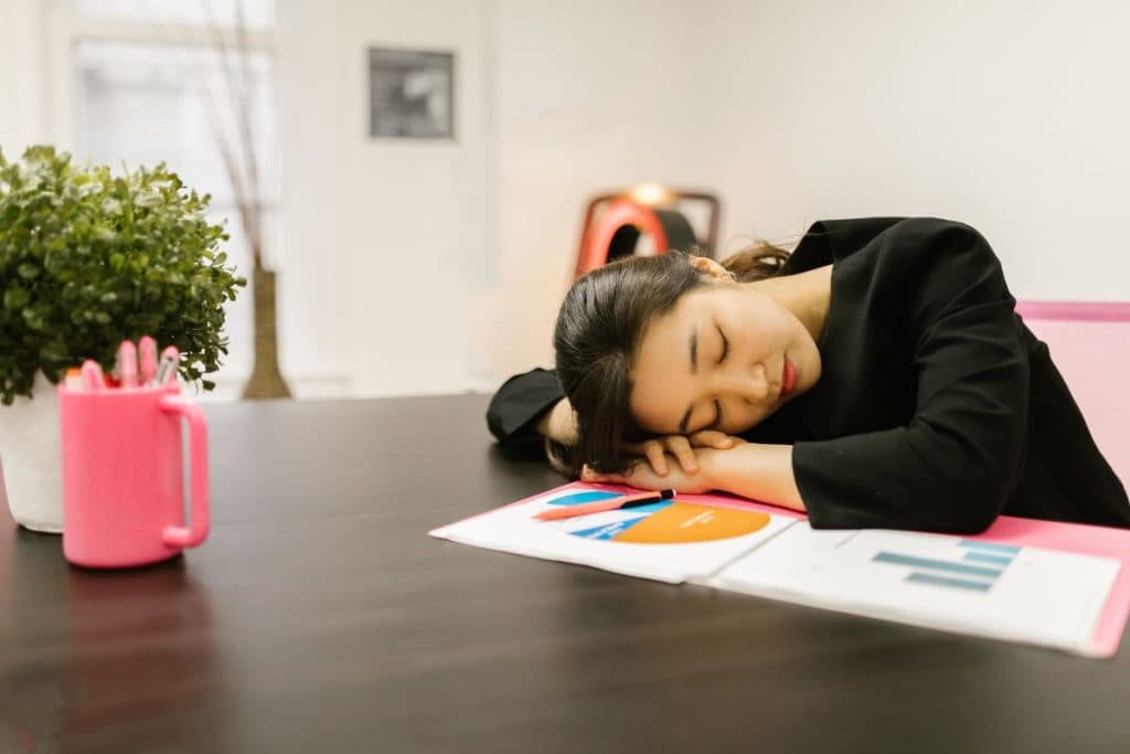 ¿Cuánto hay de cierto en las ocho horas de sueño y el poder de las siestas cortas?