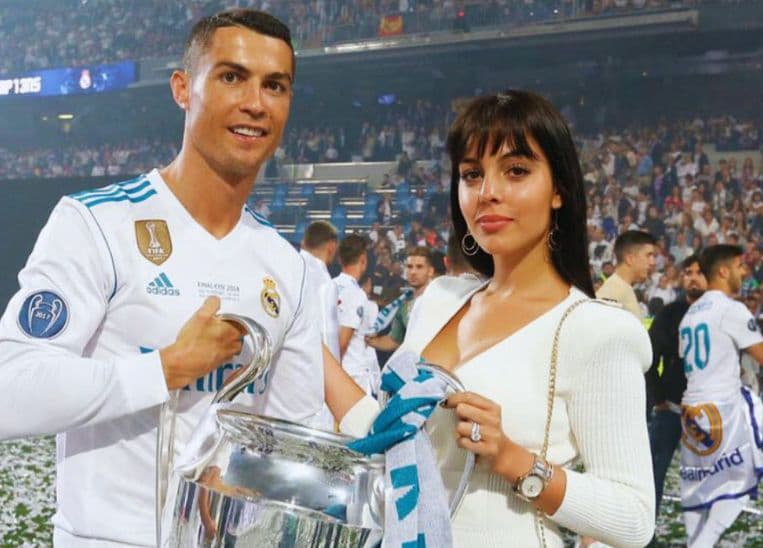 Los romances del Mundial que conquistan las gradas y las canchas