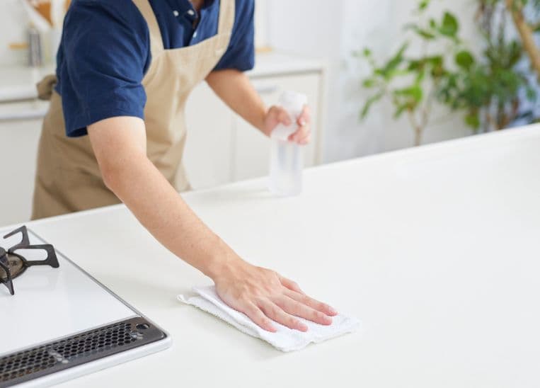 10 trucos profesionales para eliminar el polvo de tu casa