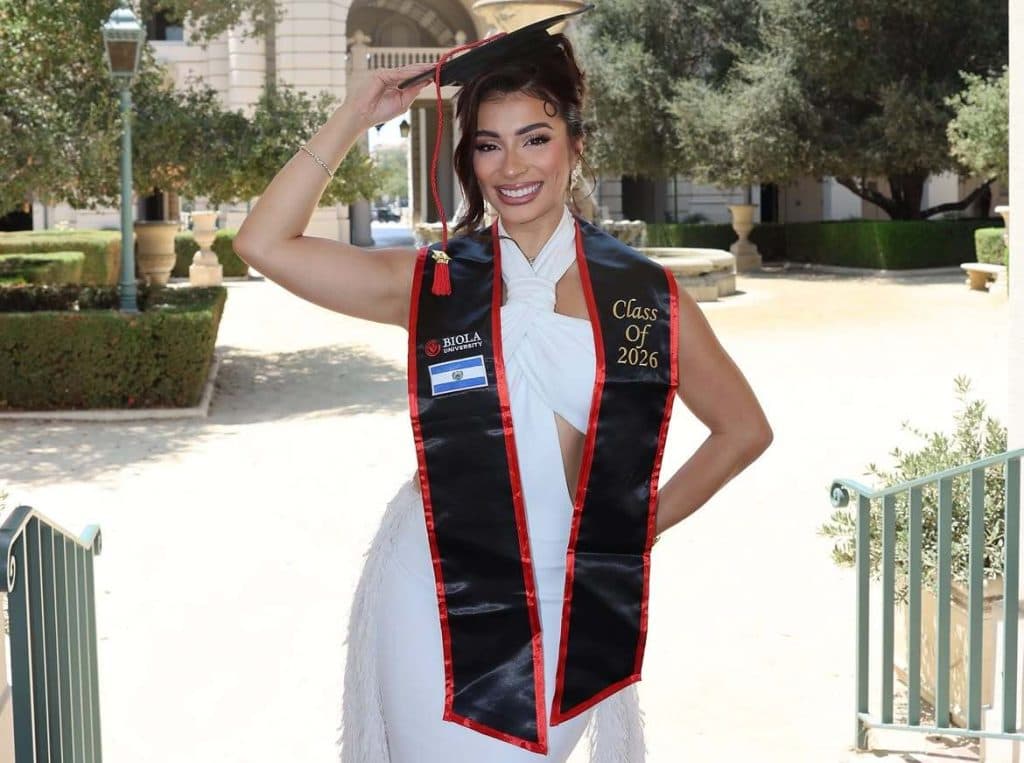 Andrea Aguilar culmina su carrera universitaria