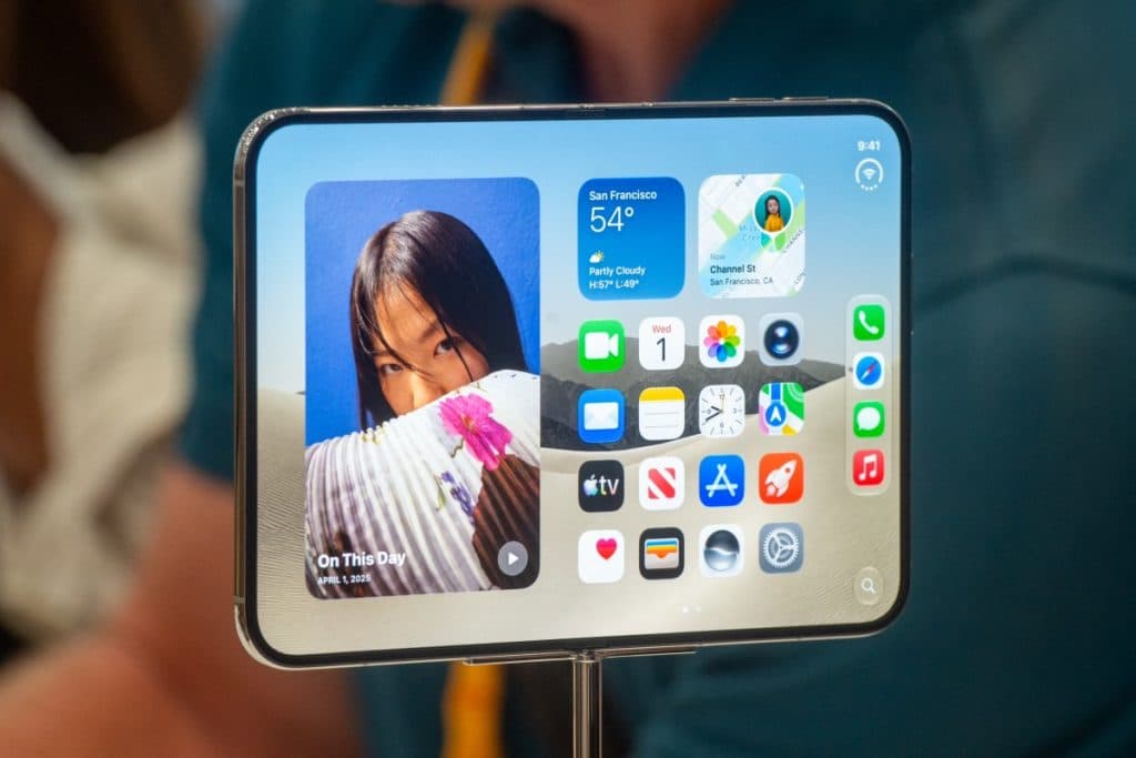 Apple presenta el primer iPhone plegable, una prueba para su nuevo CEO
