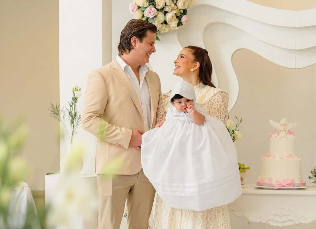 Irene Castillo y Pepe Barahona bautizan a su pequeña Martina: así fue la celebración
