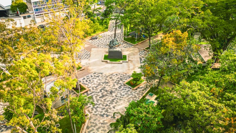 10 curiosidades de la Plaza Simón Bolívar que quizá no conocías