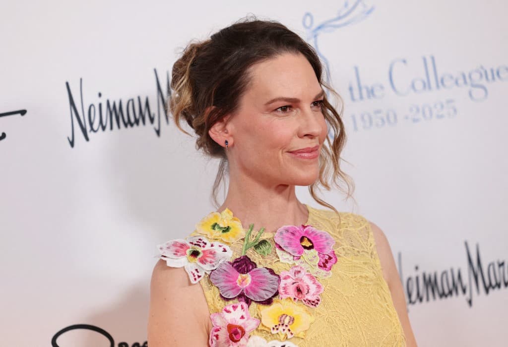 Hilary Swank sorprende al anunciar su tercer embarazo a los 52 años