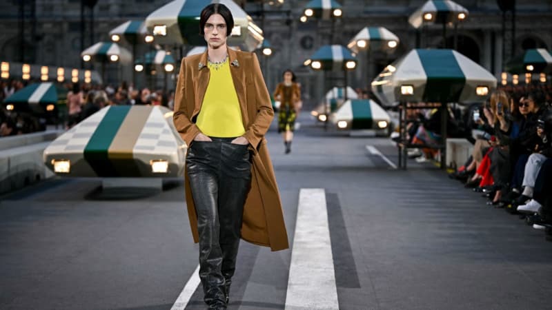 Louis Vuitton cierra la Semana de Moda de París con viaje al futuro