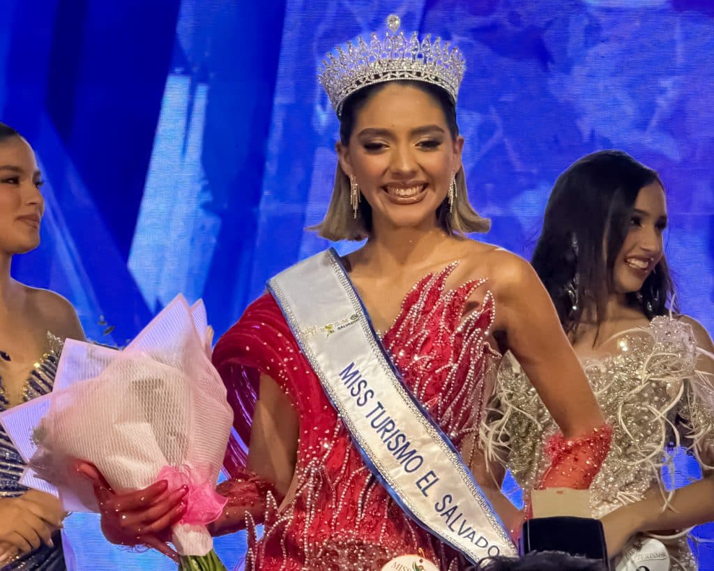 Georgina Rivera es la nueva Miss Turismo El Salvador 2026