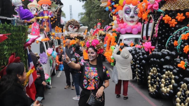 La Ciudad de México celebrará el Día de Muertos con flores de cempasúchil, altares y catrinas