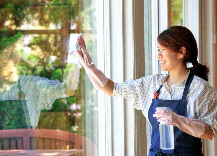 Trucos sencillos para dejar tus espejos y vidrios impecables