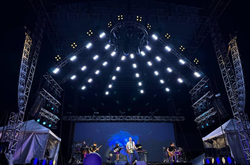  José Madero desbordó energía en su concierto en El Salvador