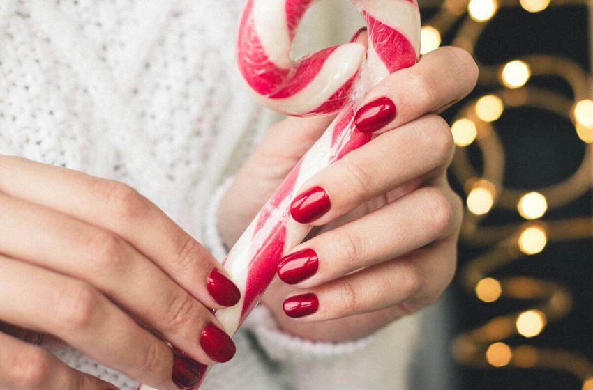  Top 5 de diseños de uñas navideñas en tendencia de este 2024