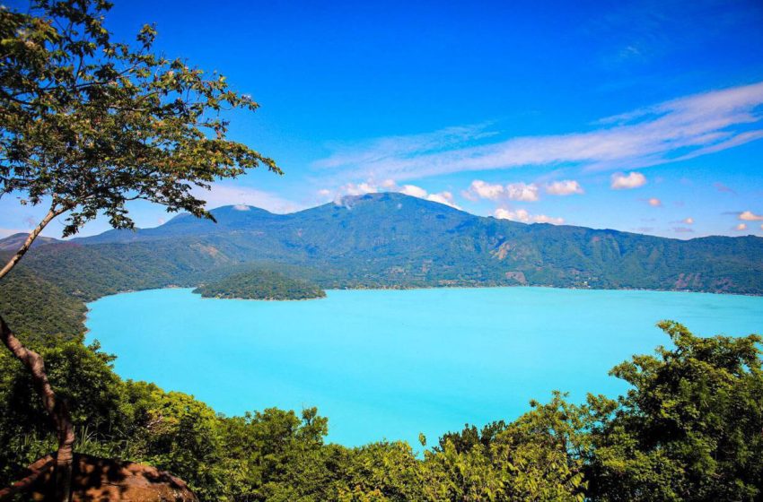  Santa Ana Este, la Ciudad Morena que da vida a un hermoso lago turquesa