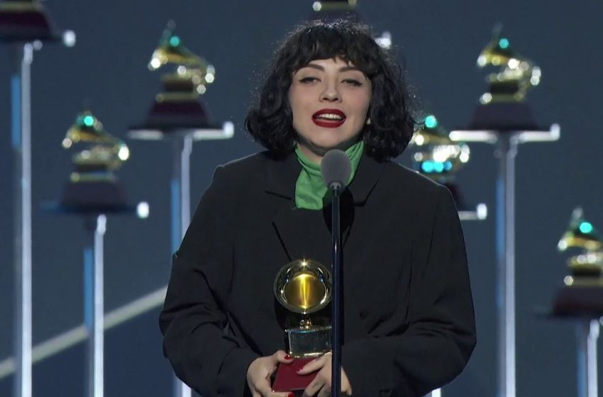  Mon Laferte gana Latin Grammy al Mejor Álbum de Música Alternativa