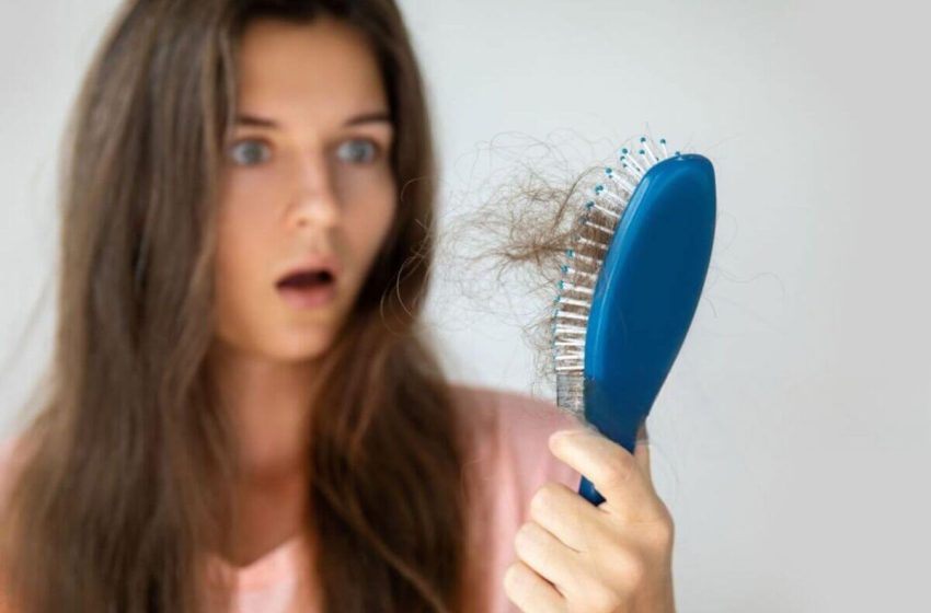  Cinco razones comunes por las que se cae el cabello