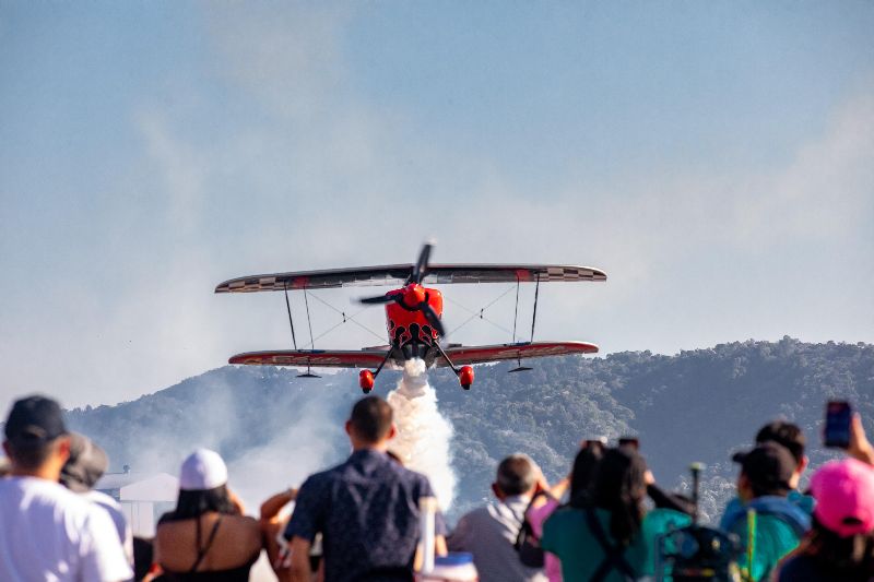 Una de las atracciones favoritas de los salvadoreños es subir al avión Surf City El Salvador. 