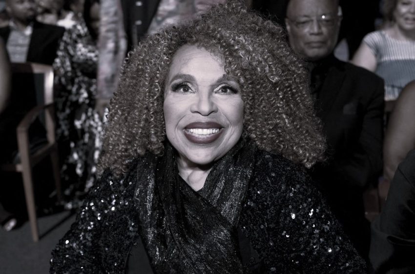  Fallece cantante ganadora del GRAMMY, Roberta Flack, a sus 88 años