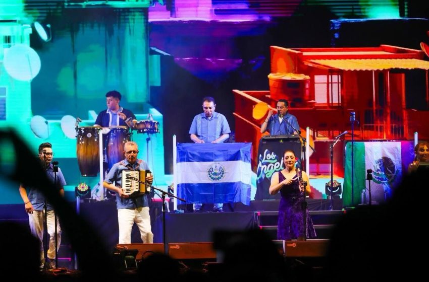  Los Ángeles Azules pusieron a bailar a los salvadoreños al ritmo de sus cumbias