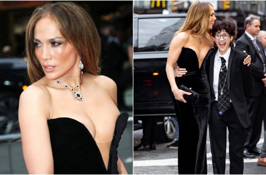  Jennifer López deslumbra en noche de Broadway junto a su hija Emme