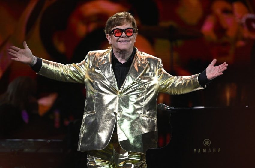  Elton John lanza «Who Believes in Angels?», su álbum «más innovador» desde los setenta