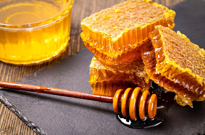  Descubre los múltiples usos de la miel en la salud, la cocina y la belleza