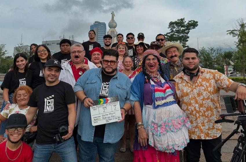  Conoce a los comediantes salvadoreños que participan en la película «Mojados en Navidad»