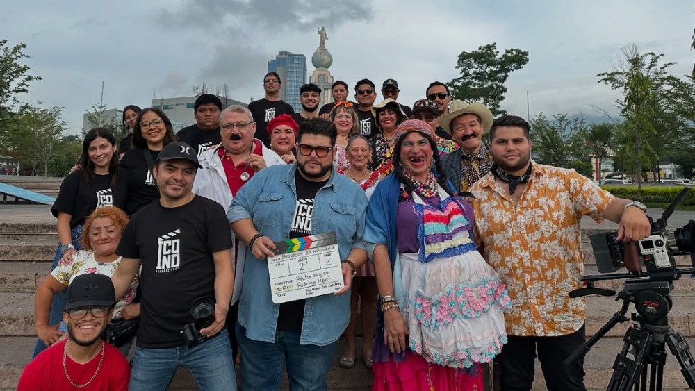 Conoce a los comediantes salvadoreños que participan en la película "Mojados en Navidad"
