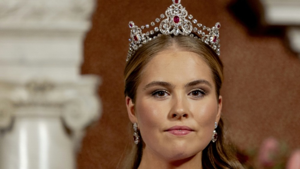 La princesa Amalia se rompe un brazo al caer de un caballo