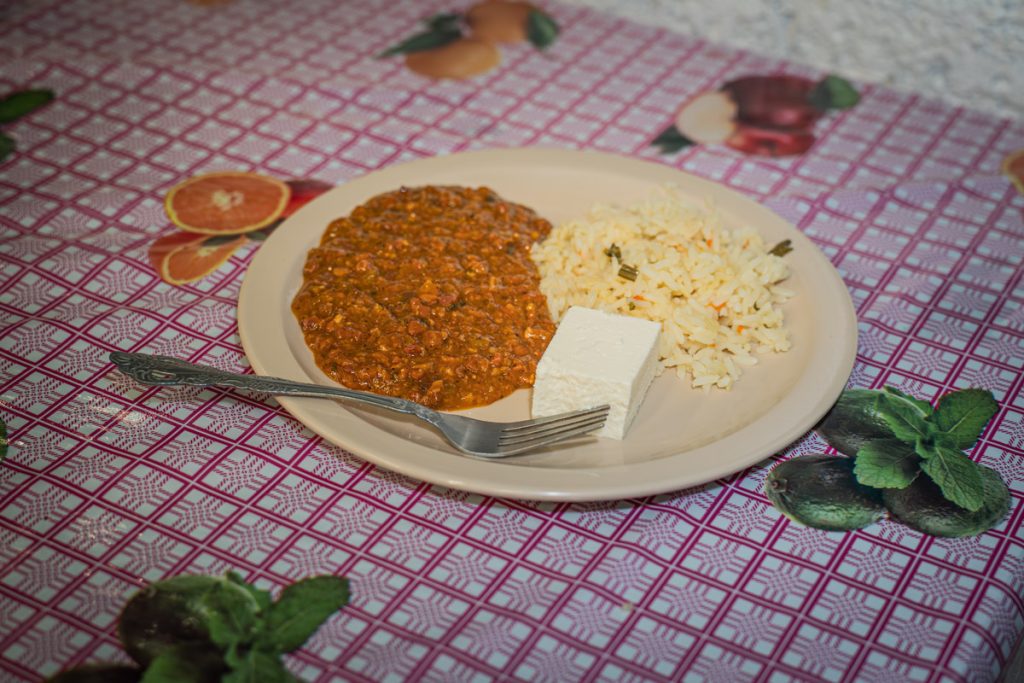 la chanfaina se puede acompañar con arroz y queso. Foto: Guillermo López