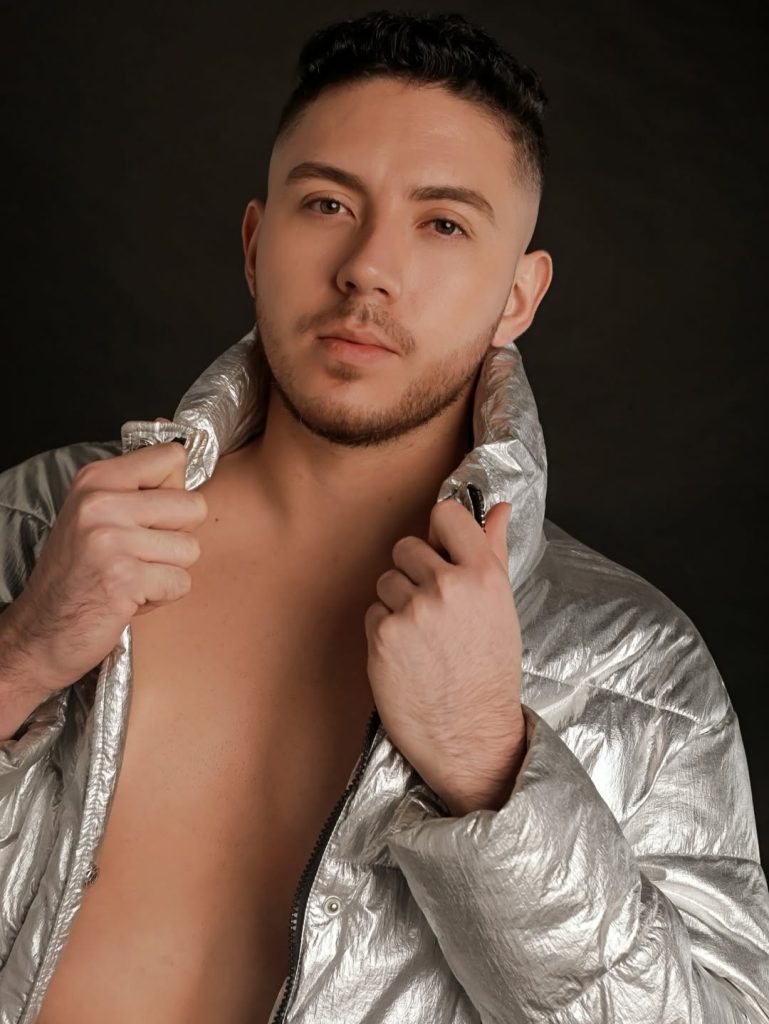Cristian Josué Portillo Rivera
25 años
Técnico en ingles, barbero profesional, modelo, estudiante de relaciones internacionales.