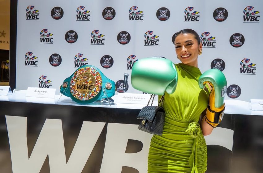  Andrea Aguilar, al ring como embajadora del primer evento mundial de boxeo en El Salvador