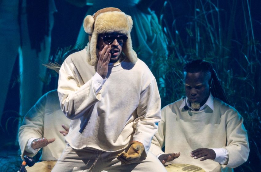  Bad Bunny rinde tributo a cultura boricua en concierto en Puerto Rico
