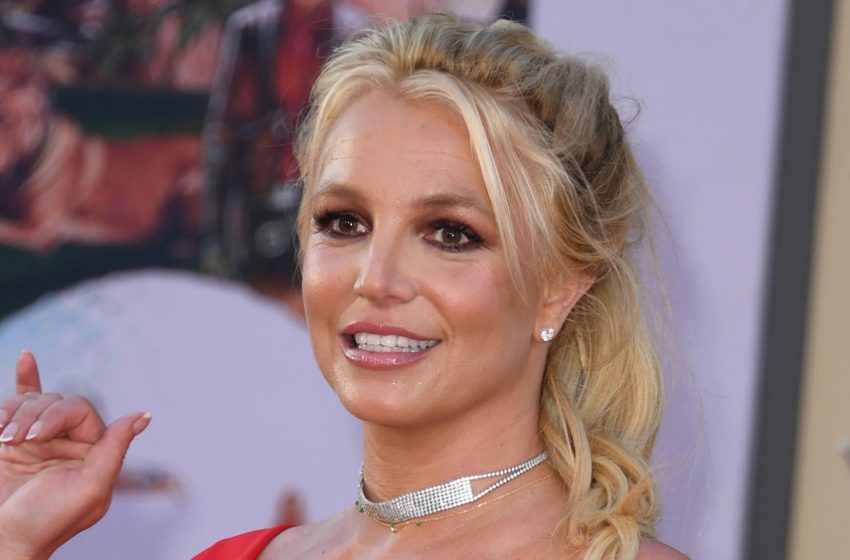  Britney Spears dice haber adoptado a «Lennon London Spears»… ¿pero se trata de una muñeca?