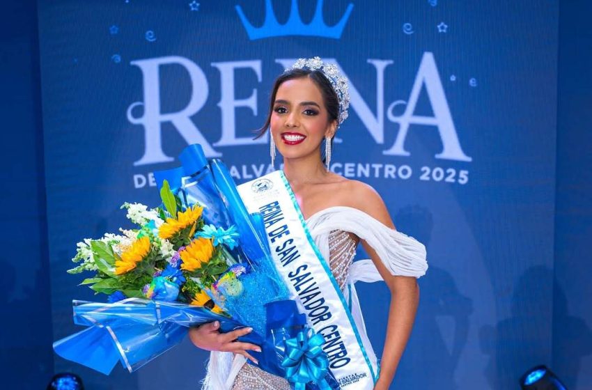  Daysi Galilea Yada se corona como la Reina de las Fiestas Agostinas