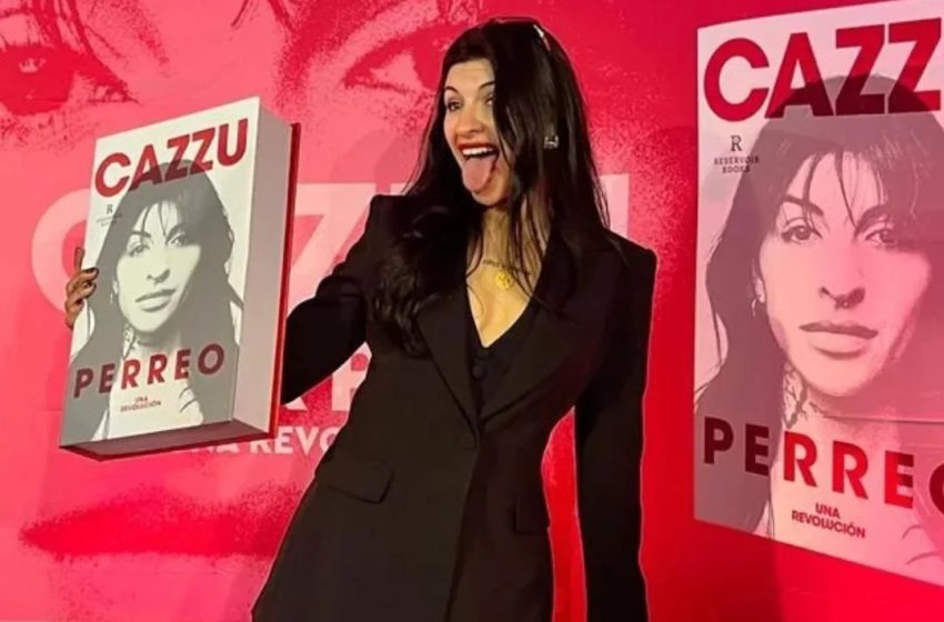 Cazzu recibe una calurosa bienvenida de sus fans mexicanos