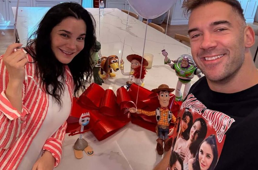  Martha Higareda revela que espera gemelos en su celebración de cumpleaños