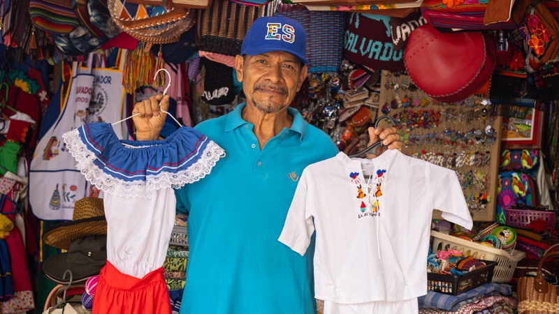 ¿Cuáles son los precios de los productos patrios en los mercados salvadoreños?