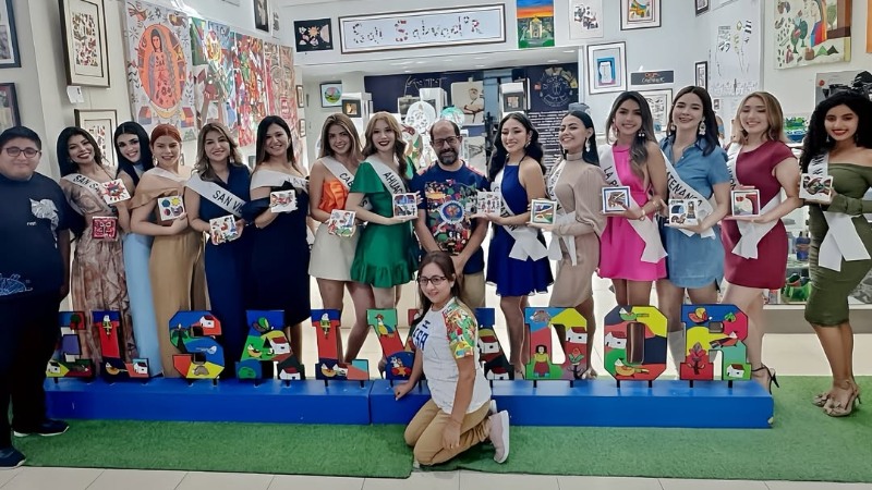 Aspirantes a Miss El Salvador 2025 reciben clases de pintura de la mano del hijo de Fernando Llort