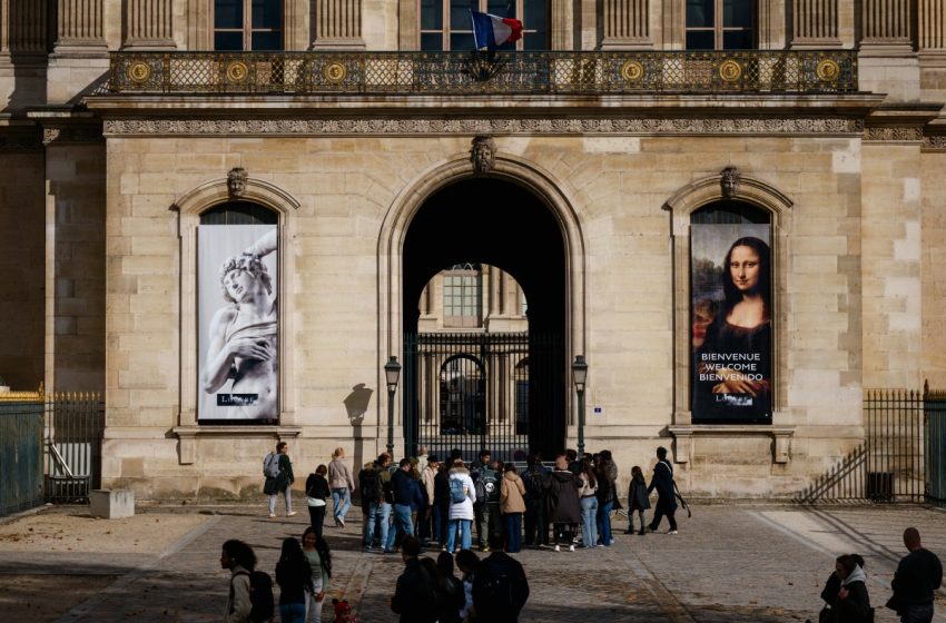  Escándalo en París: roban joyas del icónico Museo del Louvre